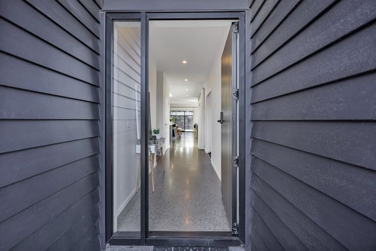 Photo of property in 5 Aheahea Way, Hurworth, New Plymouth, 4310