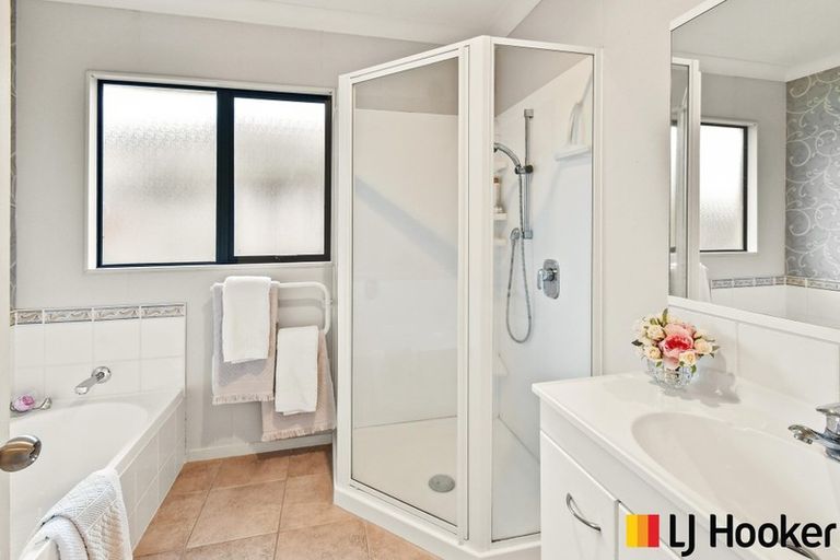 Photo of property in 2a Dan Bryant Place, Pukekohe, 2120