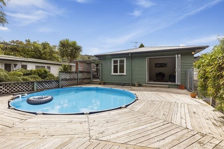 Photo of property in 116 Hine Road, Wainuiomata, Lower Hutt, 5014