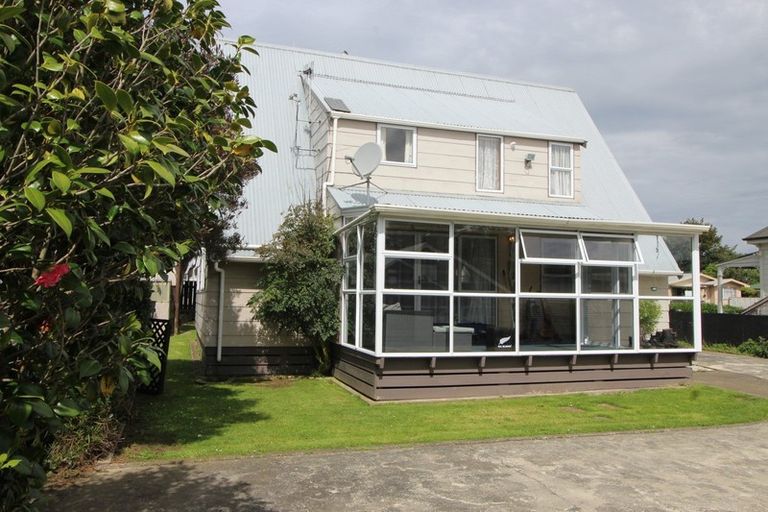 Photo of property in 11 Ross Street, Woodville, 4920