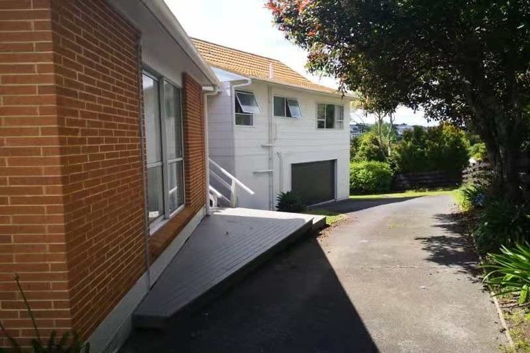 Photo of property in 129 Oaktree Avenue, Browns Bay, Auckland, 0630