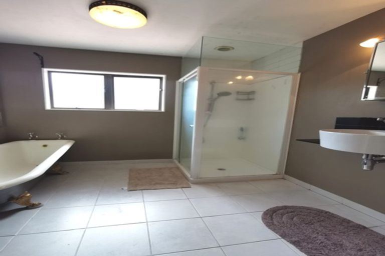 Photo of property in 40 Hale Crescent, Bayview, Auckland, 0629