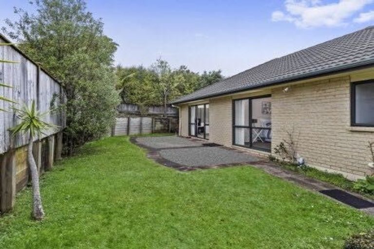 Photo of property in 1 Stellamaris Way, Shamrock Park, Auckland, 2013