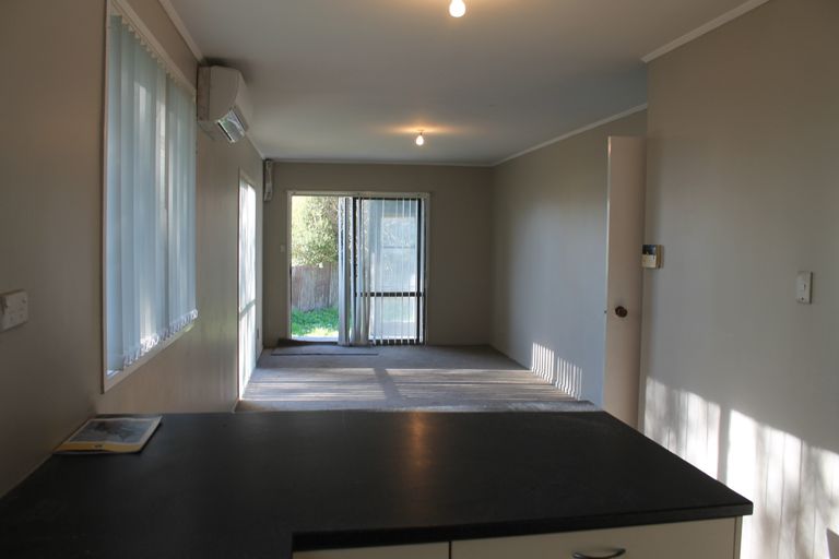 Photo of property in 20 Pukeroa Place, Papakura, 2110