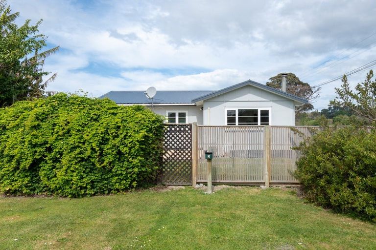 Photo of property in 2 Leyland Road, Te Awanga, 4102