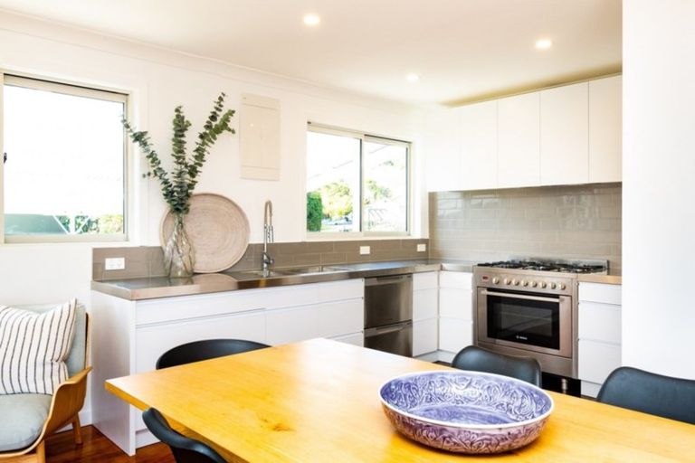 Photo of property in 1 Awarua Crescent, Havelock North, 4130