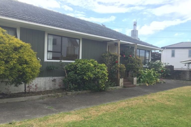 Photo of property in 9 Ward Crescent, Te Atatu Peninsula, Auckland, 0610