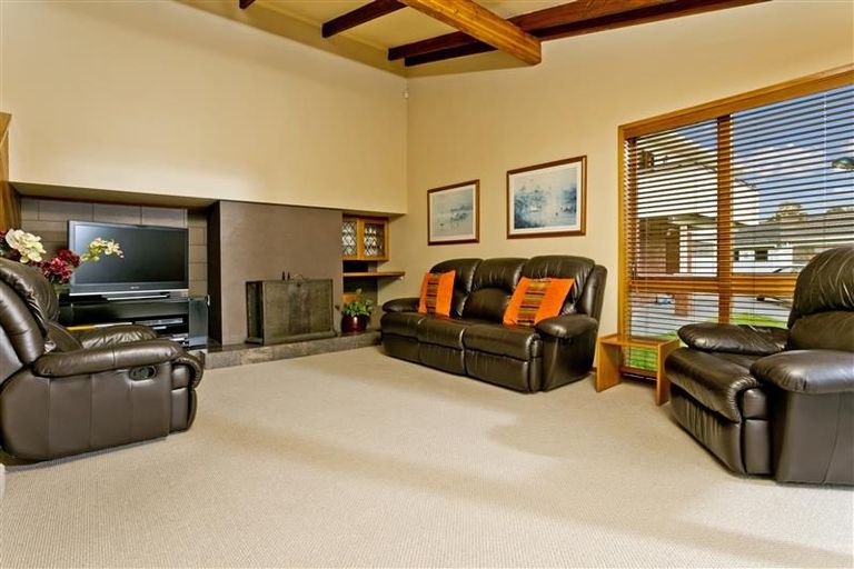 Photo of property in 18 Lingham Crescent, Torbay, Auckland, 0630