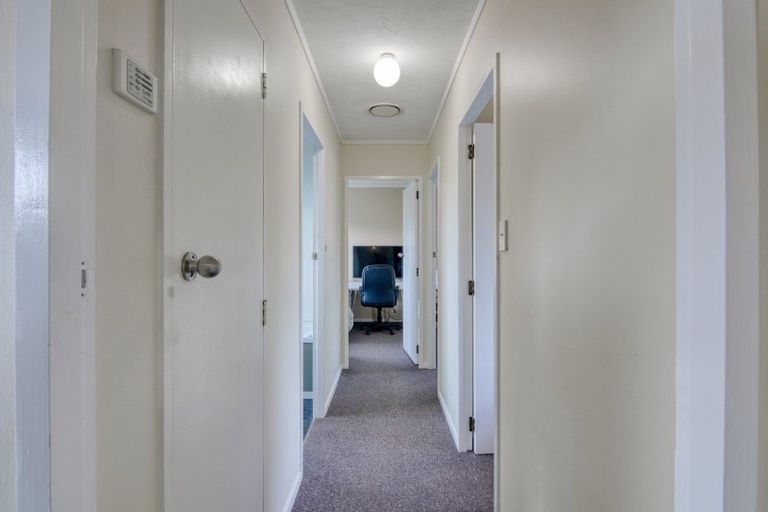 Photo of property in 17 Cargill Grove, Kelvin Grove, Palmerston North, 4414