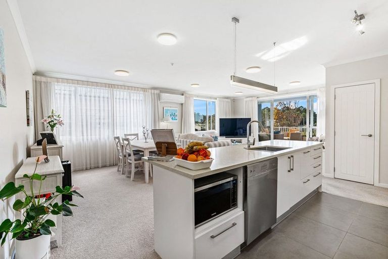 Photo of property in 58 Rewa Rewa Lane, Orewa, 0931