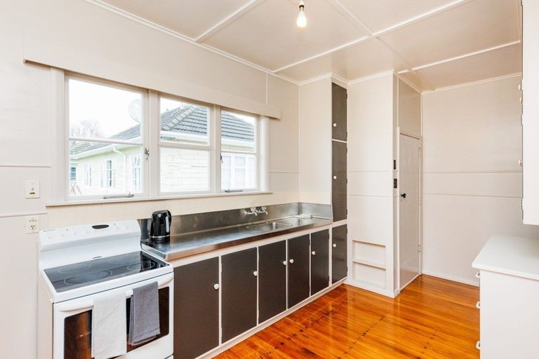 Photo of property in 17 Webb Street, Terrace End, Palmerston North, 4410