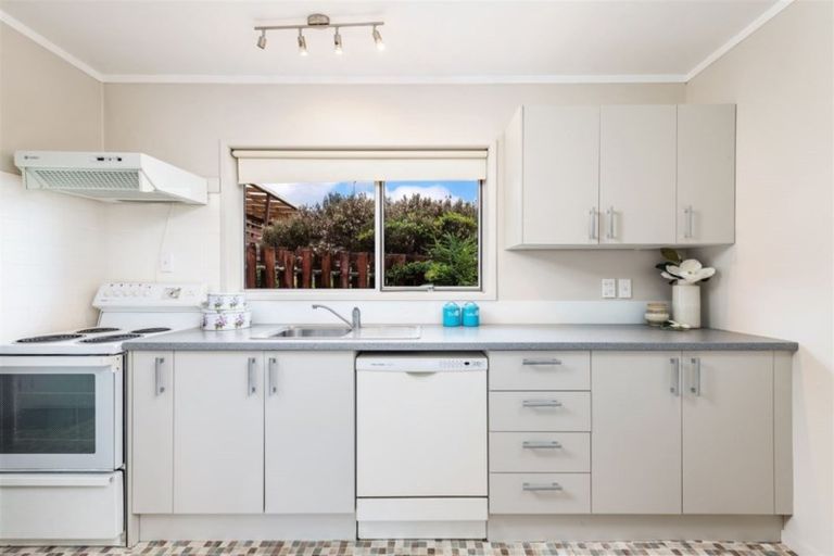 Photo of property in 3/17 Captain Scott Road, Glen Eden, Auckland, 0602