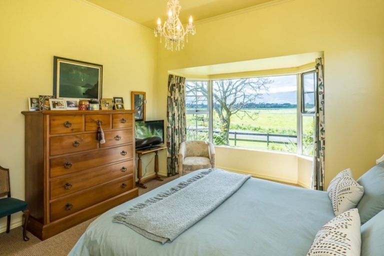 Photo of property in 131 Swamp Road, Te Horo, Otaki, 5581