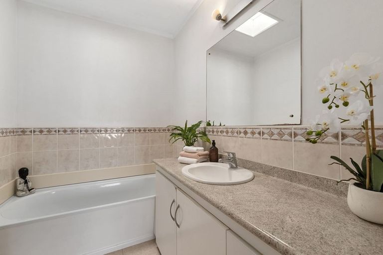 Photo of property in 1/2 Prospect Terrace, Milford, Auckland, 0620