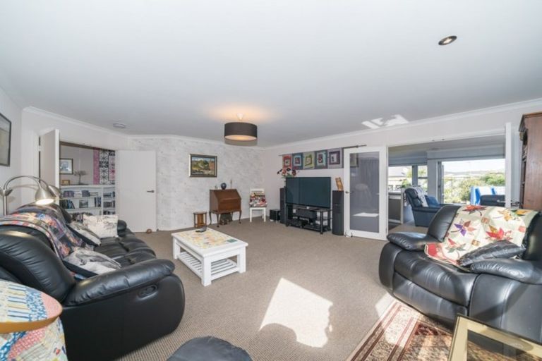 Photo of property in 3 Manhattan Court, Kelvin Grove, Palmerston North, 4414