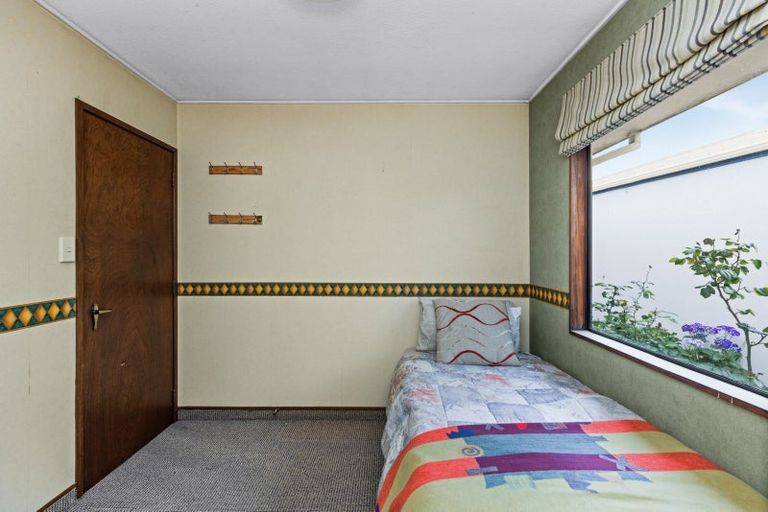 Photo of property in 11 Deakin Place, Clive, 4102