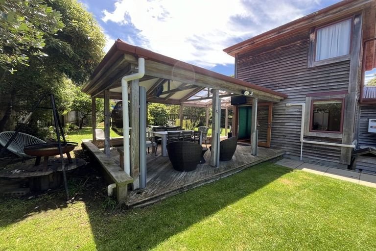 Photo of property in 5 Smith Street, Paekakariki, 5034