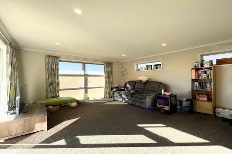 Photo of property in 6 Vahsel Bay Place, Wigram, Christchurch, 8025
