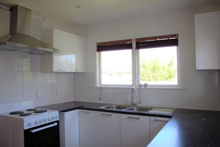 Photo of property in 2/10 Ocean View Road, Northcote, Auckland, 0627