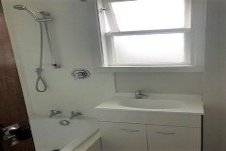 Photo of property in 1/3 Fruitvale Road, New Lynn, Auckland, 0600