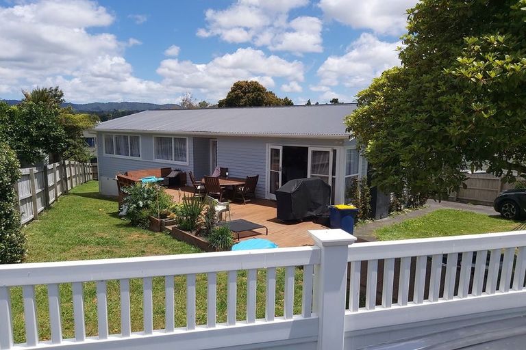 Photo of property in 4 Gregg Place, Sunnyvale, Auckland, 0612