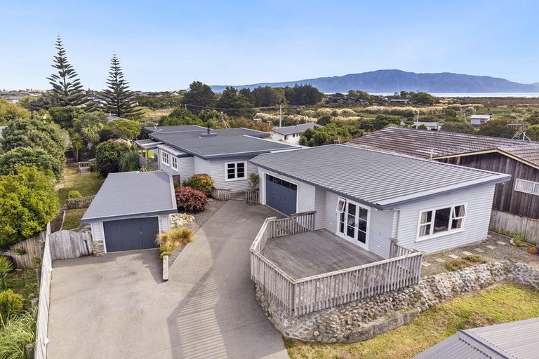 Photo of property in 6 Ruru Road, Otaihanga, Paraparaumu, 5036