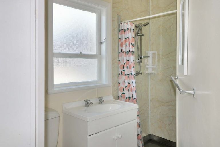 Photo of property in 22 Saint Albans Grove, Woburn, Lower Hutt, 5010