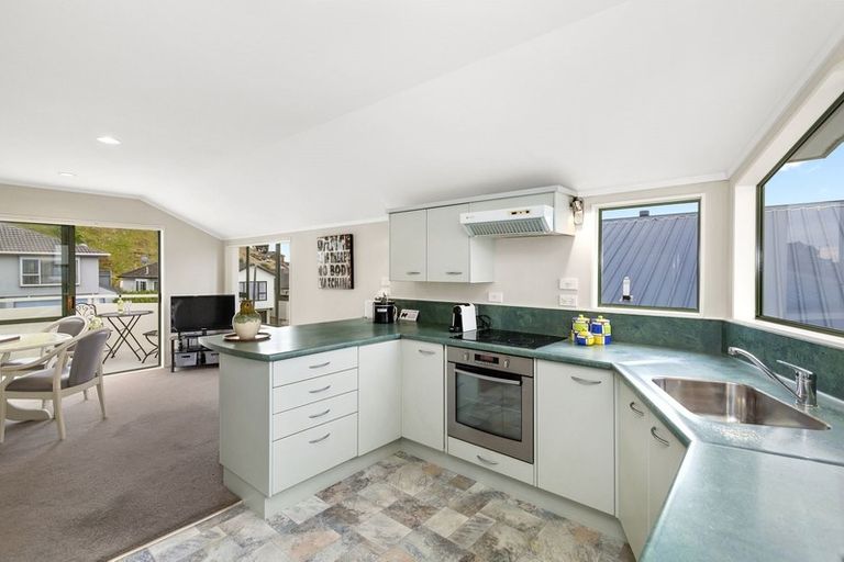 Photo of property in 5 Meadowcroft Grove, Johnsonville, Wellington, 6037