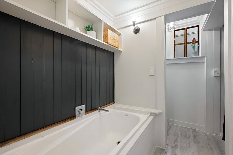 Photo of property in 2a Ripon Street, Lyttelton, 8082