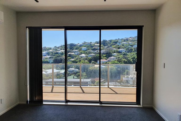 Photo of property in 3/65 Tiketike Way, Brooklyn, Wellington, 6021