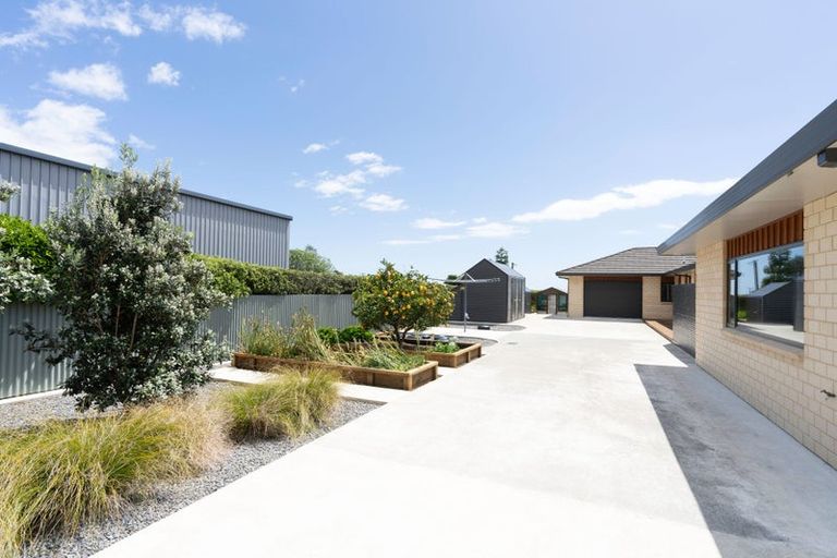 Photo of property in 347a Tararua Road, Levin, 5571