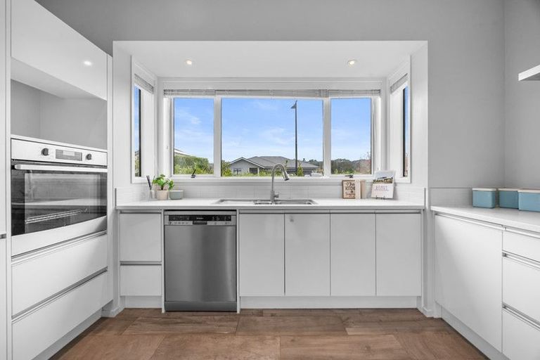 Photo of property in 5 Malbec Place, Huapai, Kumeu, 0810