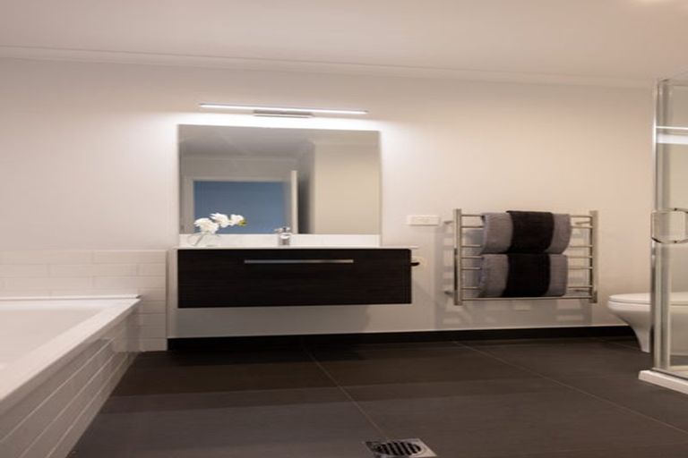 Photo of property in 10 Alexander Willis Crescent, Hobsonville, Auckland, 0616