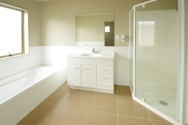 Photo of property in 64a Peverill Crescent, Papatoetoe, Auckland, 2025