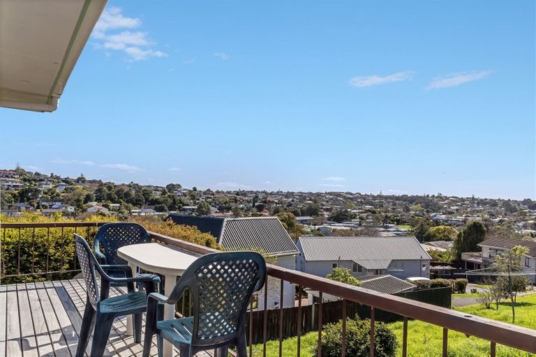 Photo of property in 2/36 Shanaway Rise, Hillcrest, Auckland, 0627