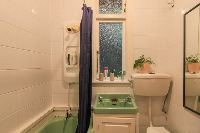 Photo of property in 36 Tavistock Road, Melrose, Wellington, 6023