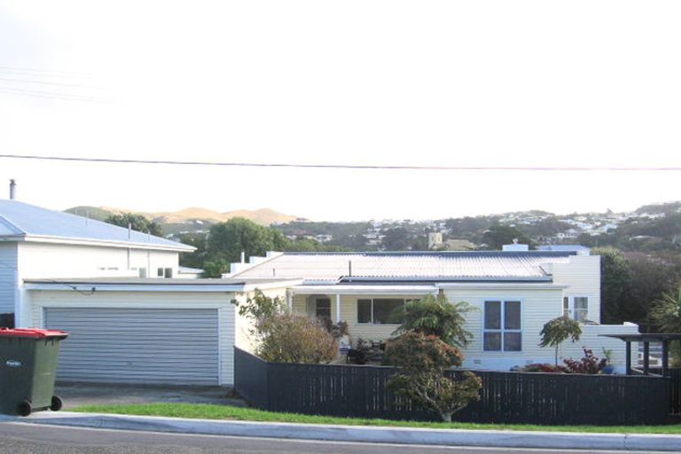 Photo of property in 1 Retter Street, Paparangi, Wellington, 6037