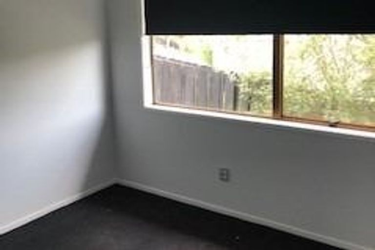 Photo of property in 32 Pisces Road, Glen Eden, Auckland, 0602