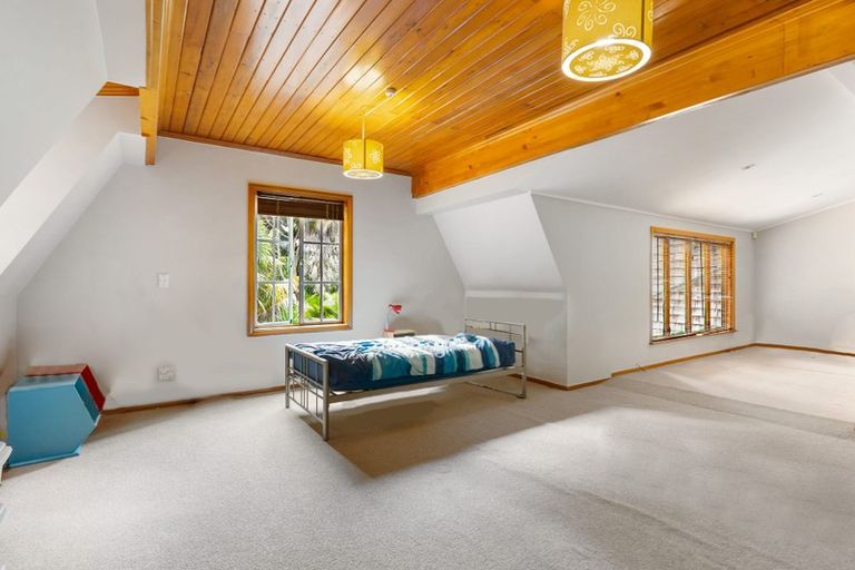 Photo of property in 31 Napuka Road, Henderson Valley, Auckland, 0612