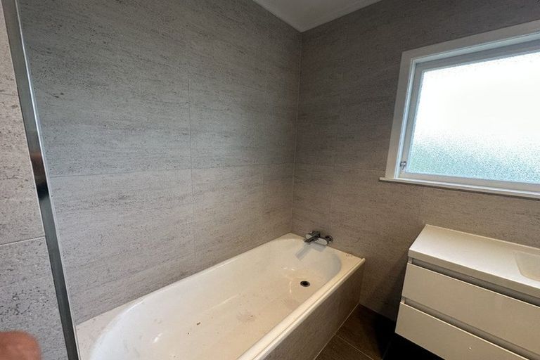 Photo of property in 158 Carlisle Road, Northcross, Auckland, 0632