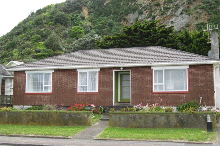 Photo of property in 63 Breaker Bay Road, Breaker Bay, Wellington, 6022