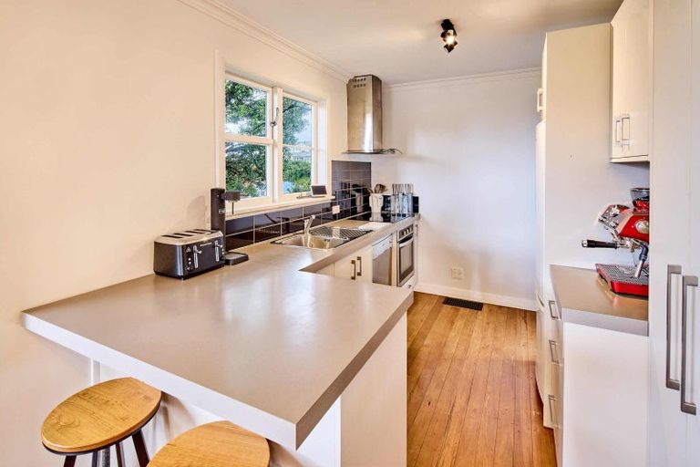 Photo of property in 10 Raroa Road, Kelburn, Wellington, 6012