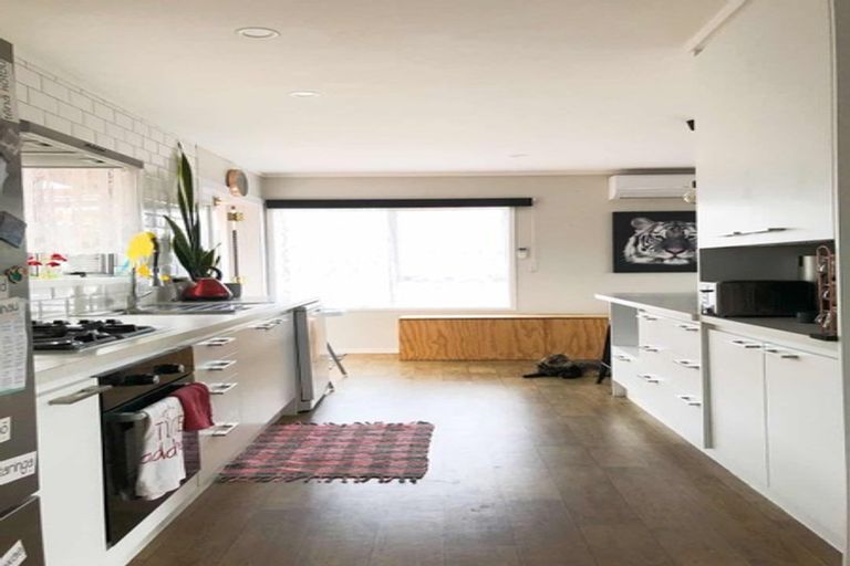 Photo of property in 22 Cedar Heights Avenue, Massey, Auckland, 0614