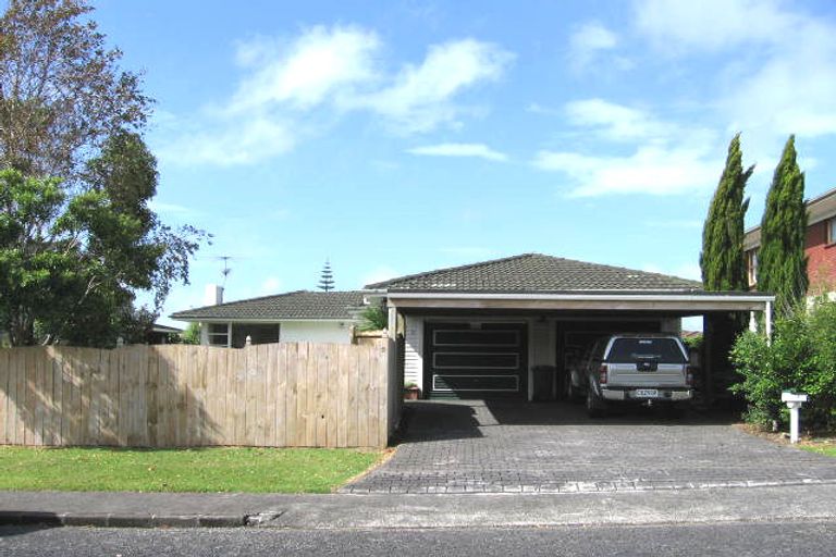 Photo of property in 5 Manhattan Heights, Glendene, Auckland, 0602