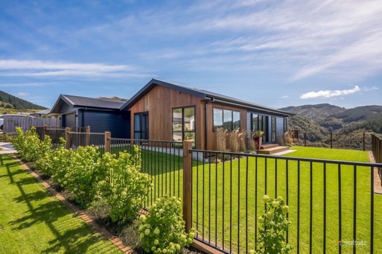 Photo of property in 105 Kirton Drive, Riverstone Terraces, Upper Hutt, 5018