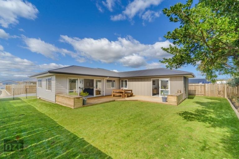 Photo of property in 18 Wescombe Grove, Feilding, 4702