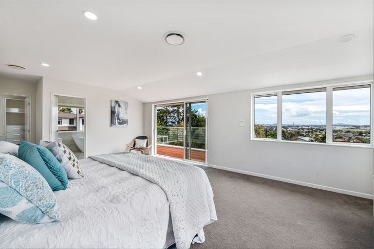 Photo of property in 23 Bartells Drive, Goodwood Heights, Auckland, 2105