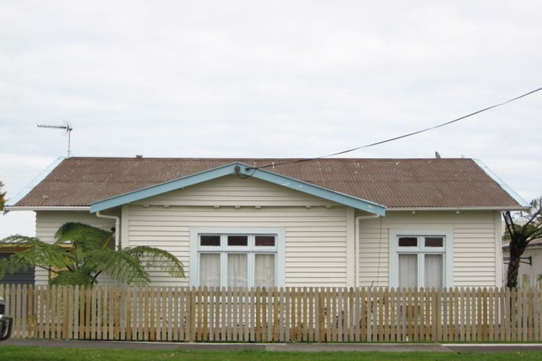 Photo of property in 2 Rainsford Street, Moturoa, New Plymouth, 4310