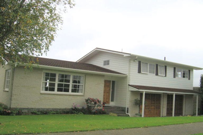 Photo of property in 32 Sunrise Boulevard, Tawa, Wellington, 5028