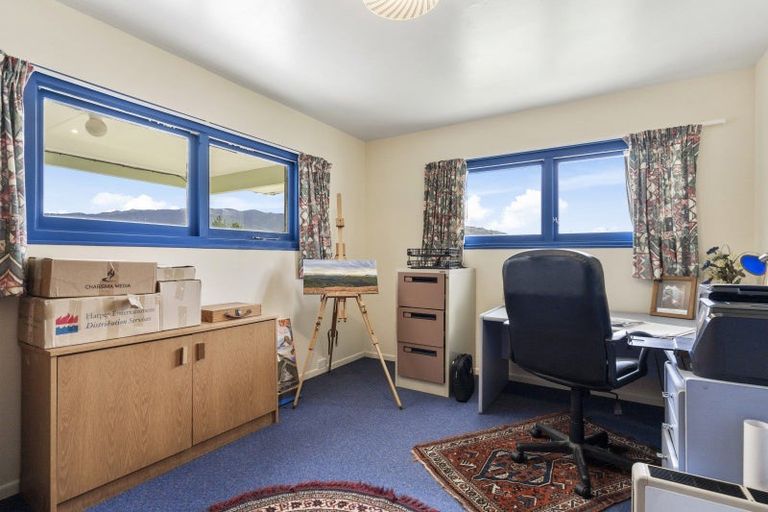 Photo of property in 72 Raroa Terrace, Tawa, Wellington, 5028
